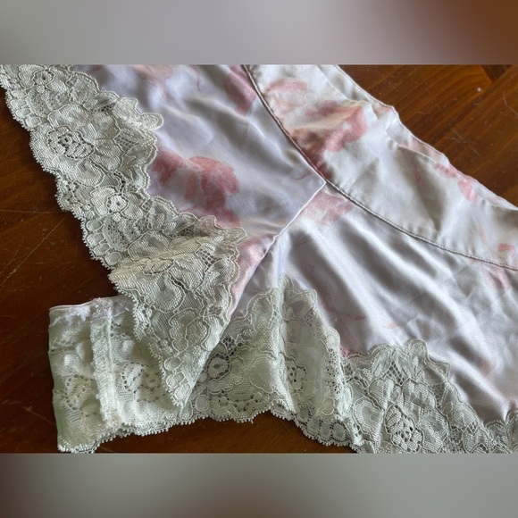 Ralph Lauren silky floral sleep shorts with lace trim; size S - Picture 3 of 6